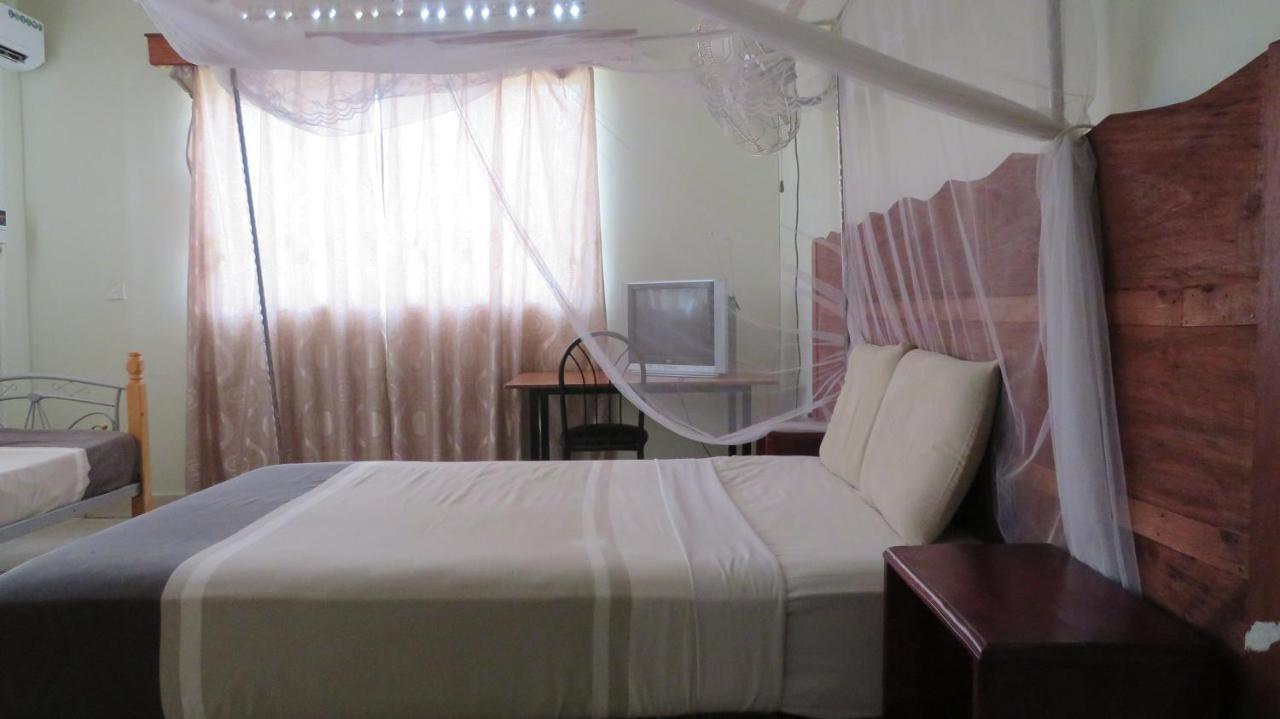 Global Village Hotel Pakwach Exterior foto