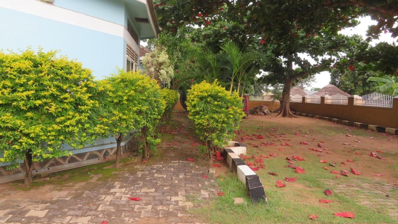 Global Village Hotel Pakwach Exterior foto