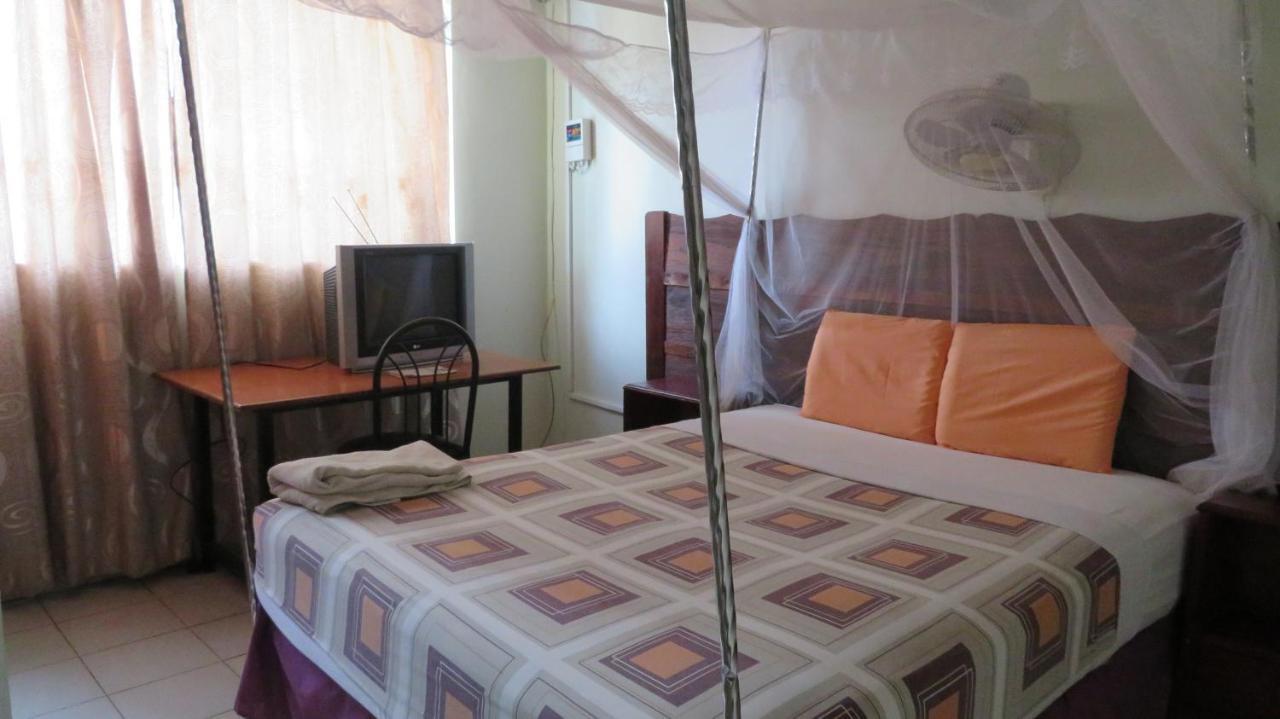 Global Village Hotel Pakwach Exterior foto