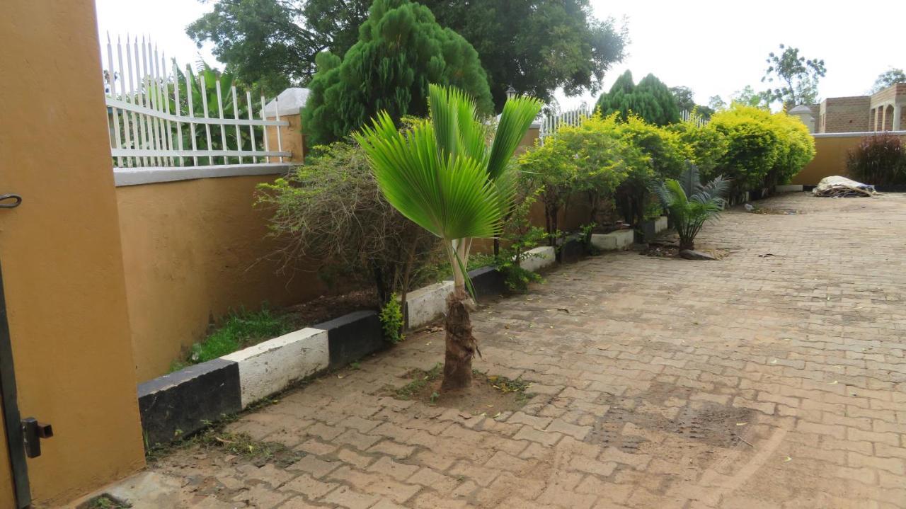Global Village Hotel Pakwach Exterior foto
